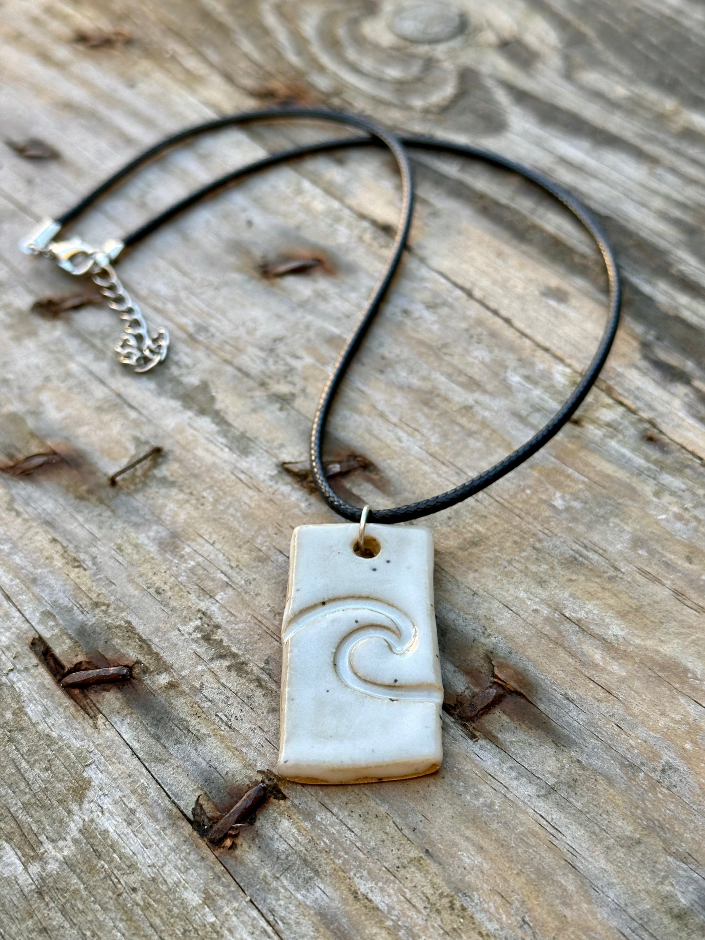 Halsband White Wave