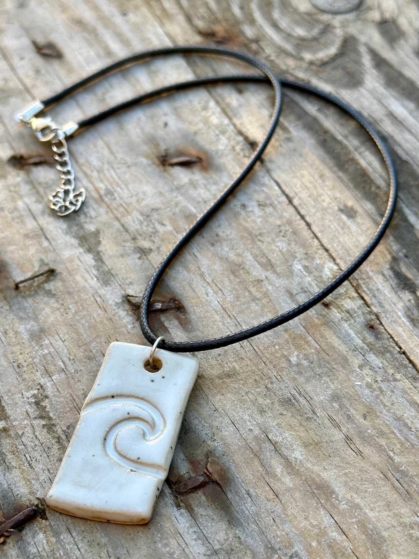 Halsband White Wave